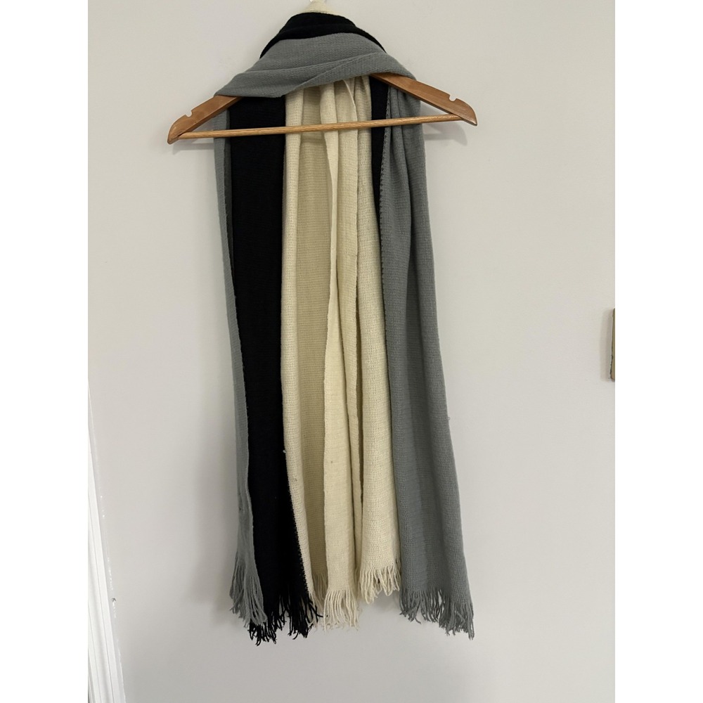 Donni Scarf Womens One Size‎ Black Gray Cream Colorblock Fringe Acrylic Knit